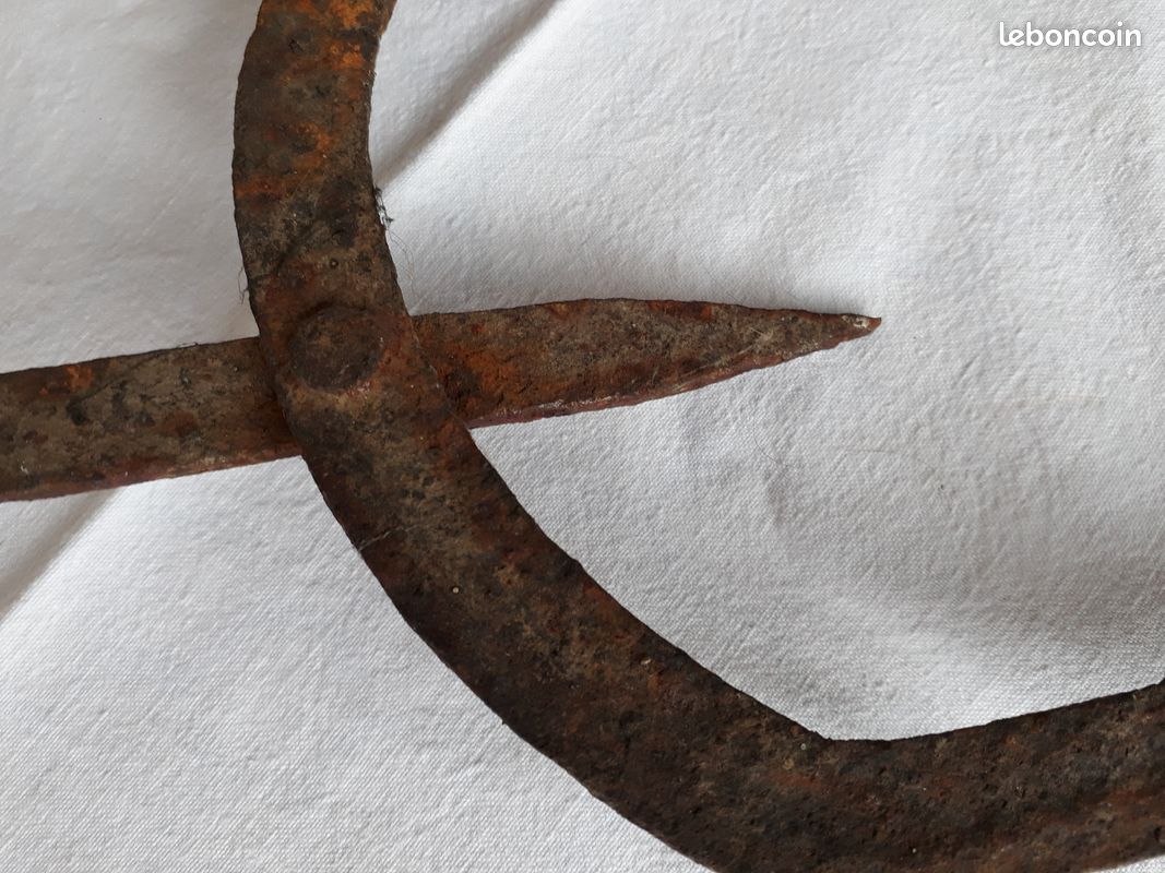 Ancien porte marmite en fer (image 4)