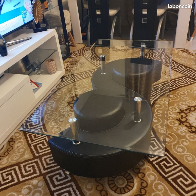Table basse avec 2 poufs (image 1)
