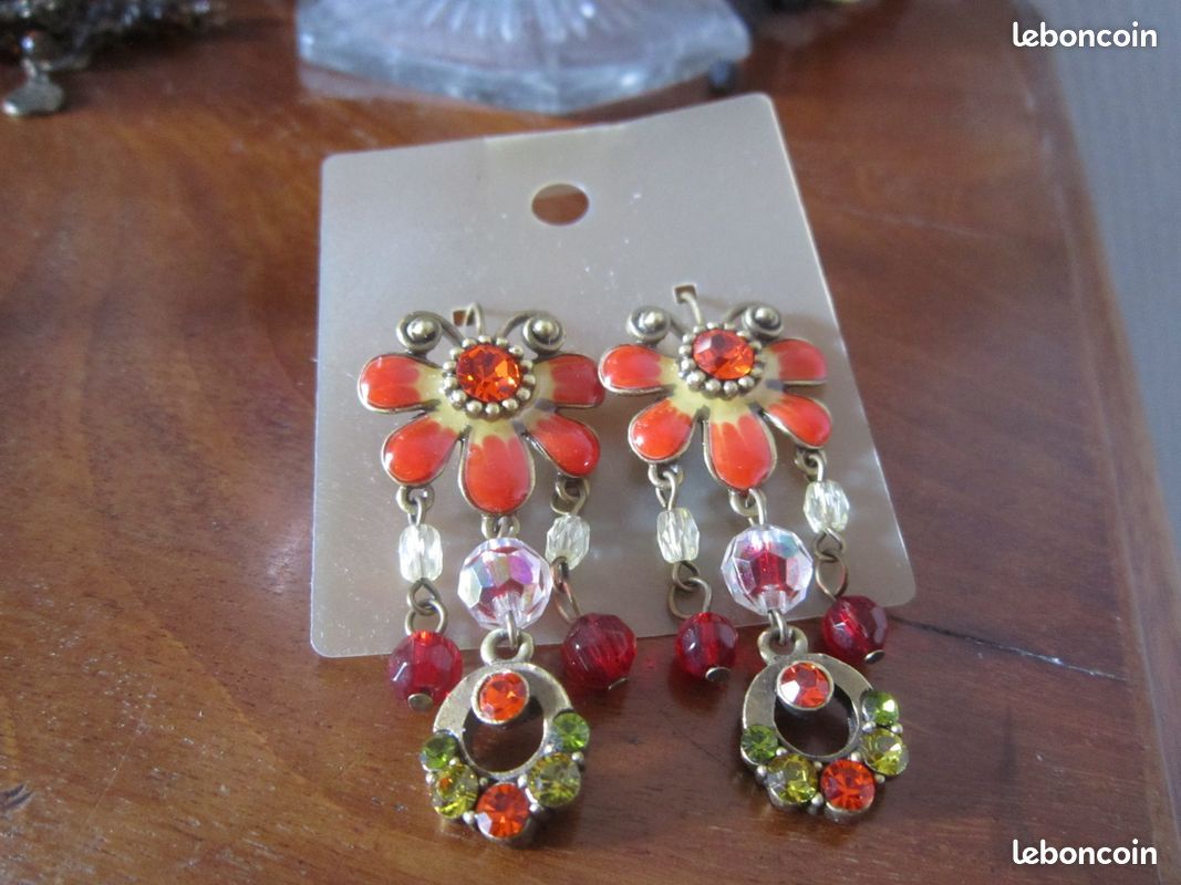 Divers boucles rouges pendantes (image 8)