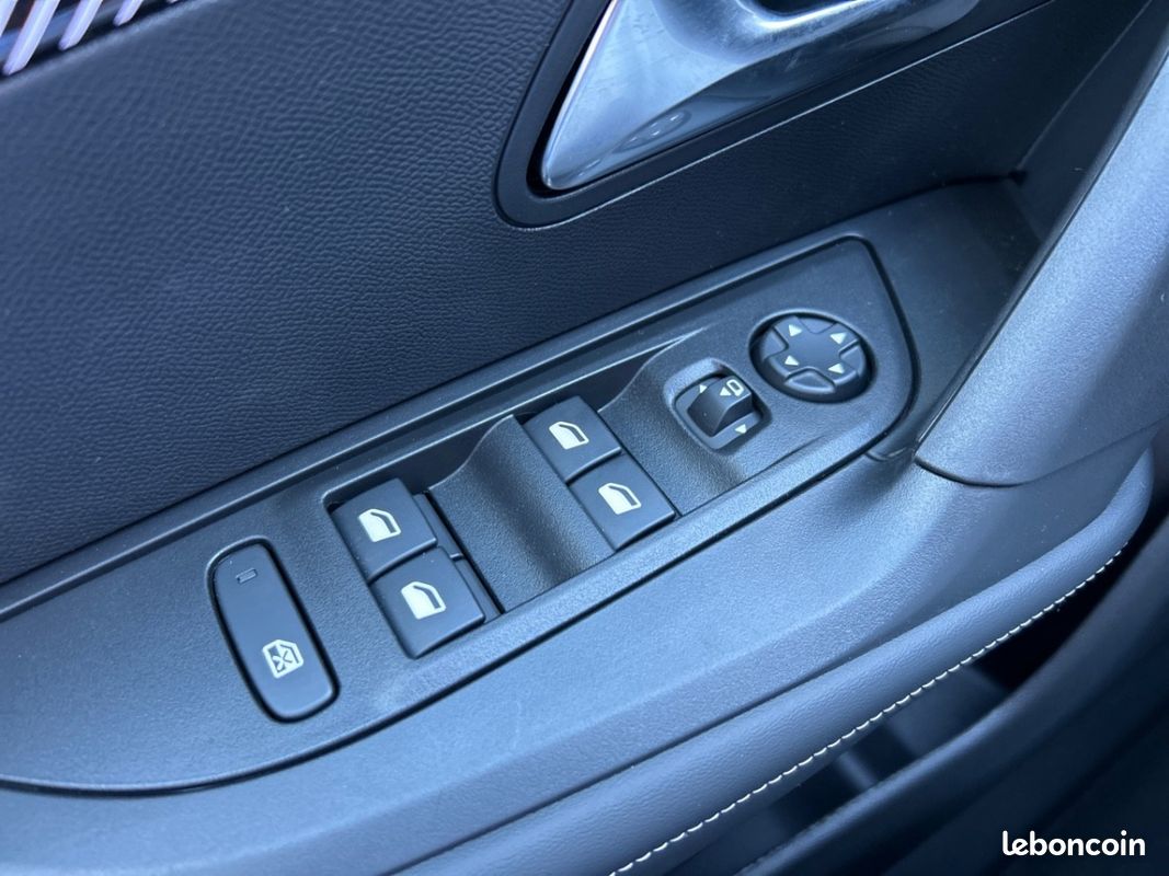 Peugeot 2008 (2) 100 ch ALLURE (image 20)