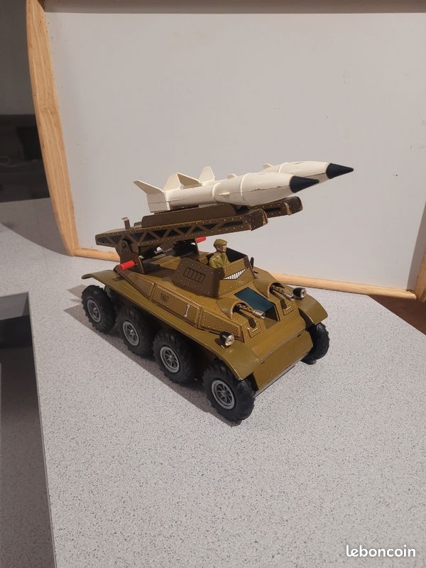 JOUSTRA JOUET MÉCANIQUE ancien tôle char Lance Missiles Incomplet fonctionne EUR 31,90 - FR