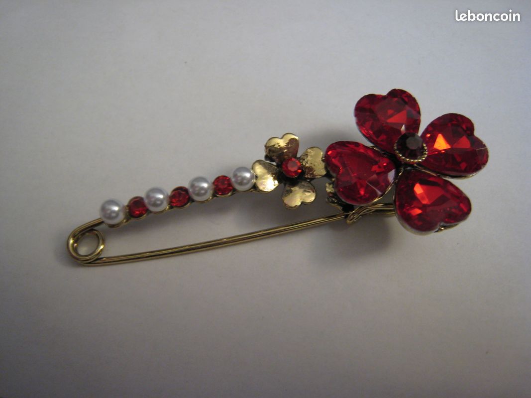 Broche Vintage Strass Rouges Métal Doré - Années 80/90 - Parfaite Pour Customiser Tes Looks !