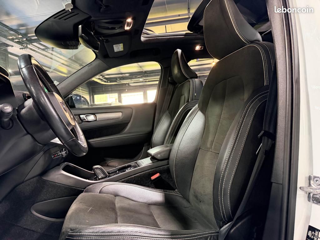 VOLVO XC40 D4 AWD 190 ch Geartronic R-Design- Toit ouvrant- Harman/Kardon- Keyless (image 21)