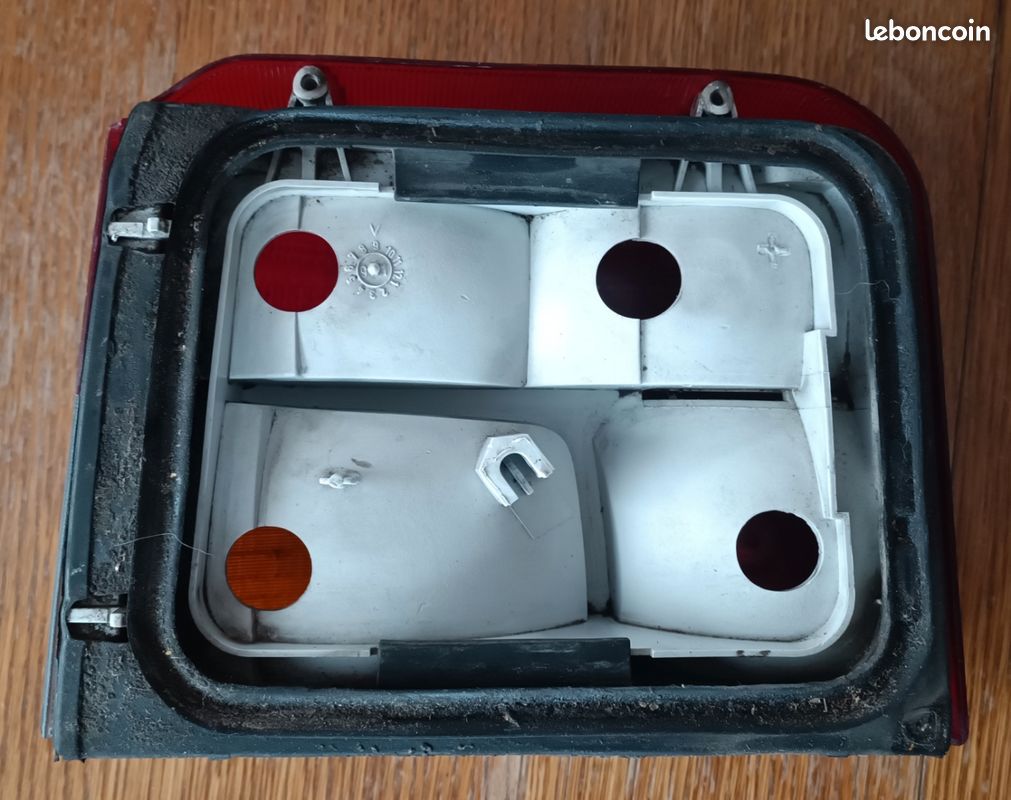 Cabochon de feu ARD Peugeot 205 (image 3)