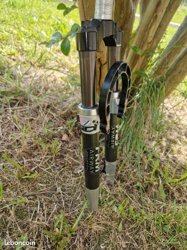 Fourche vtt FRM 1200g 26 pouces (image 1)