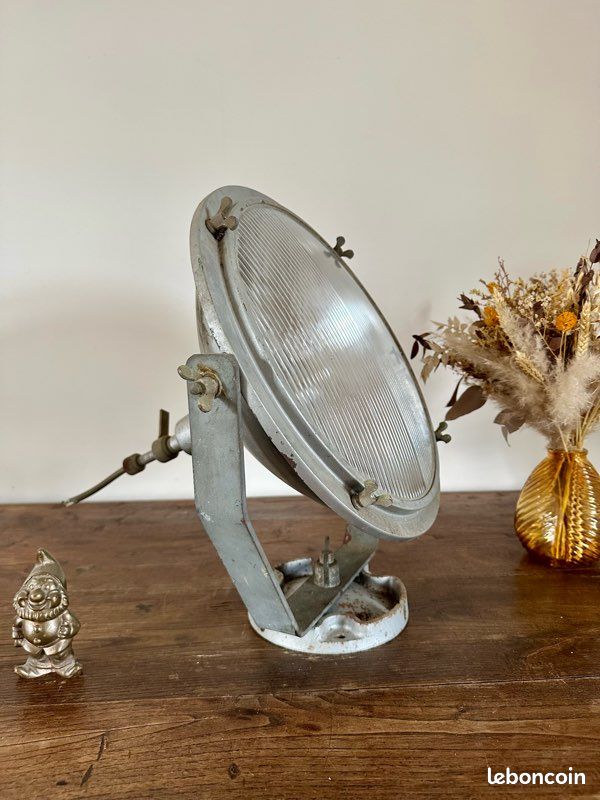 Ancien Projecteur Industriel BBT – Lampe Vintage Orientable Ø 37 cm – 4 Verres (image 3)