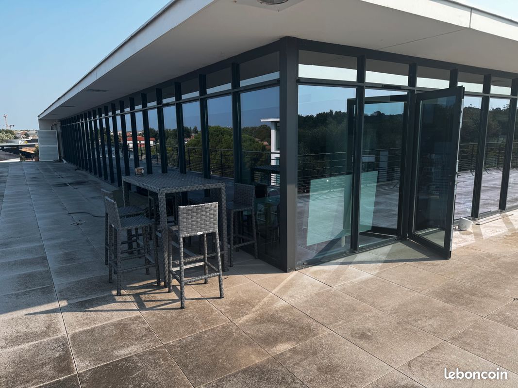 Local commercial 10 pièces 180 m² · à La Teste-de-Buch · 180 m² · 300 000 €