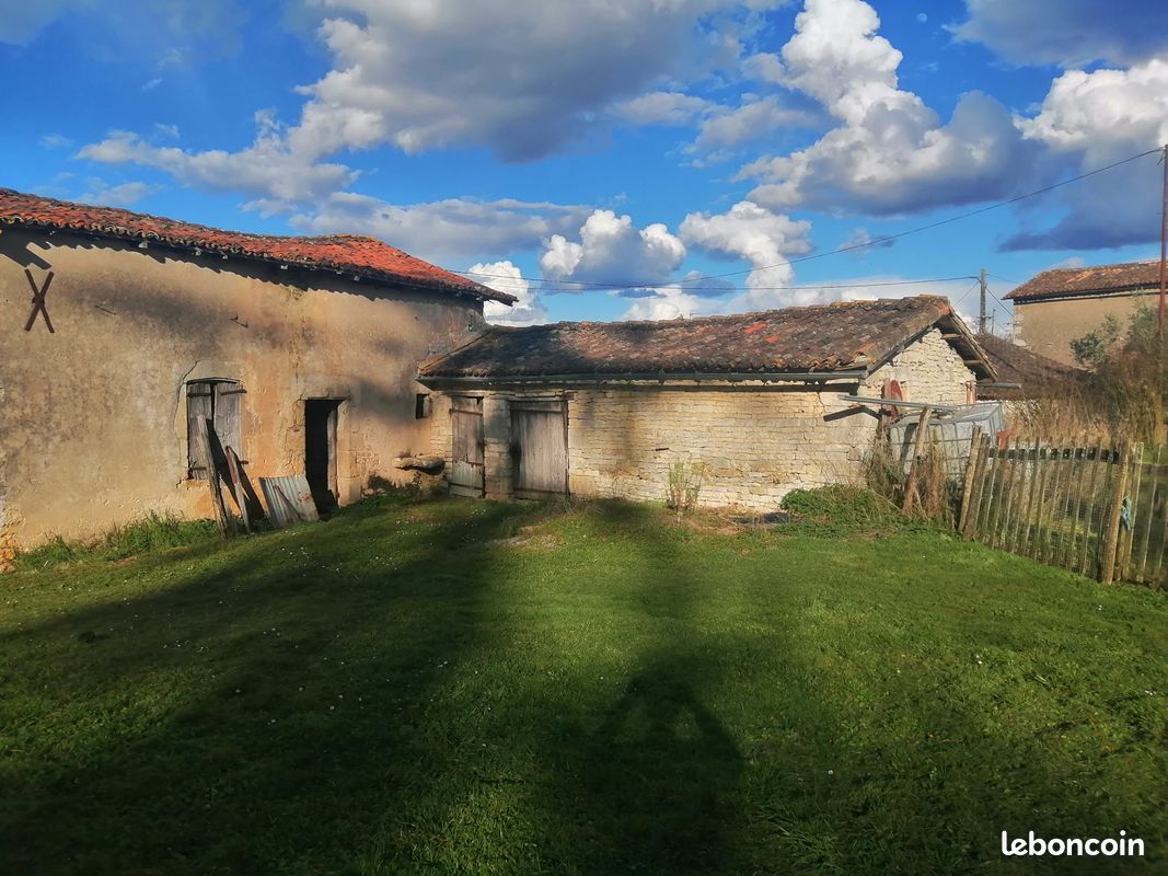 Maison 5 pièces 108 m² · à Rouillé · 108 m² · 15 000 €