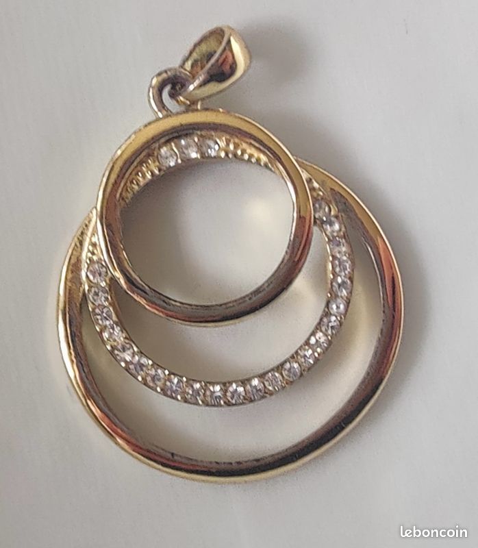 Beau pendentif 3 cercles dorés et strass brillant Neuf (image 1)