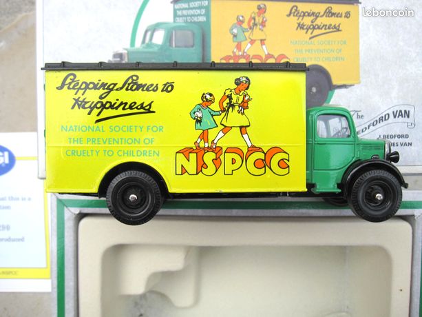 Corgi, camion d'Antan : Bedford 30 CWT Van Perrier - Collection