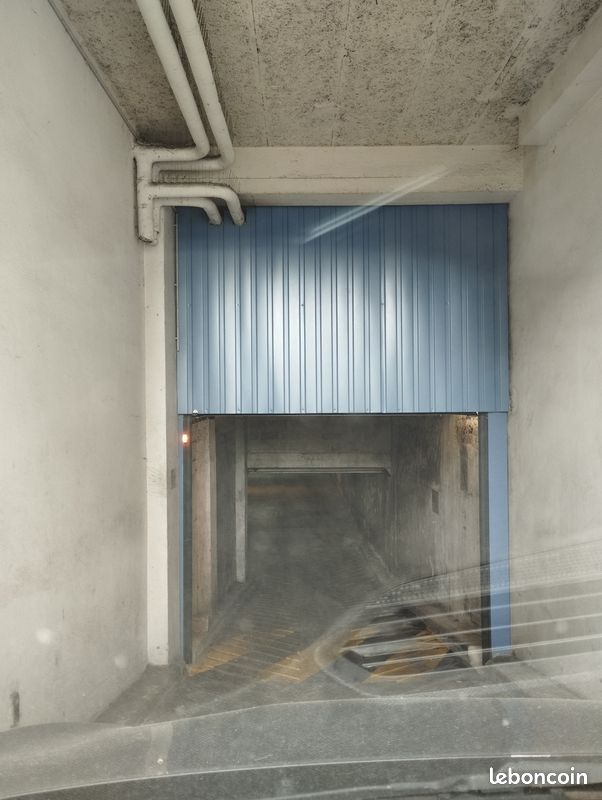 Parking sécurisé à Vanves 72 rue Jean Bleuzen · 85 €/mois