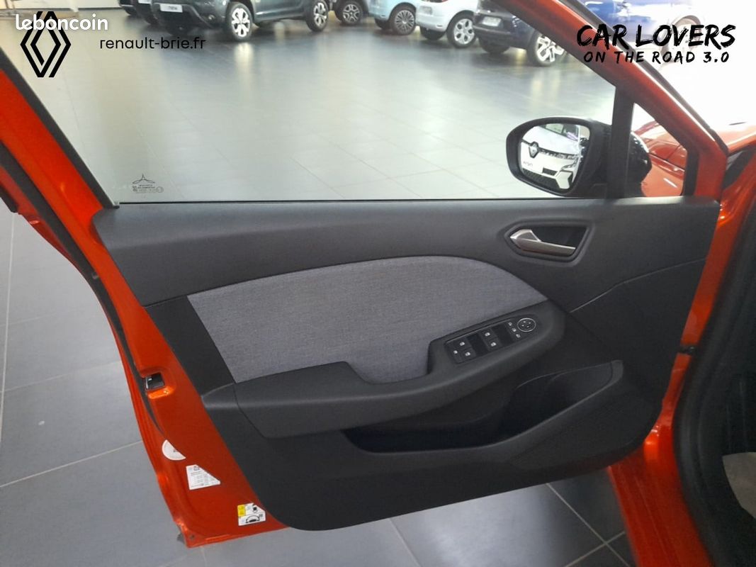 RENAULT Clio E-Tech full hybrid 145 Techno (image 17)
