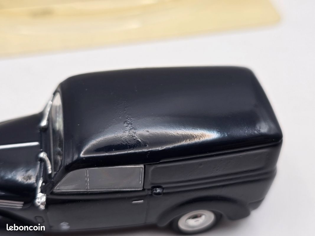Modèle Réduit 1/43 Eligor - Renault Juvaquatre Gendarmerie Noir Vitré - Année 1938 - Fabrication Française - Neuf