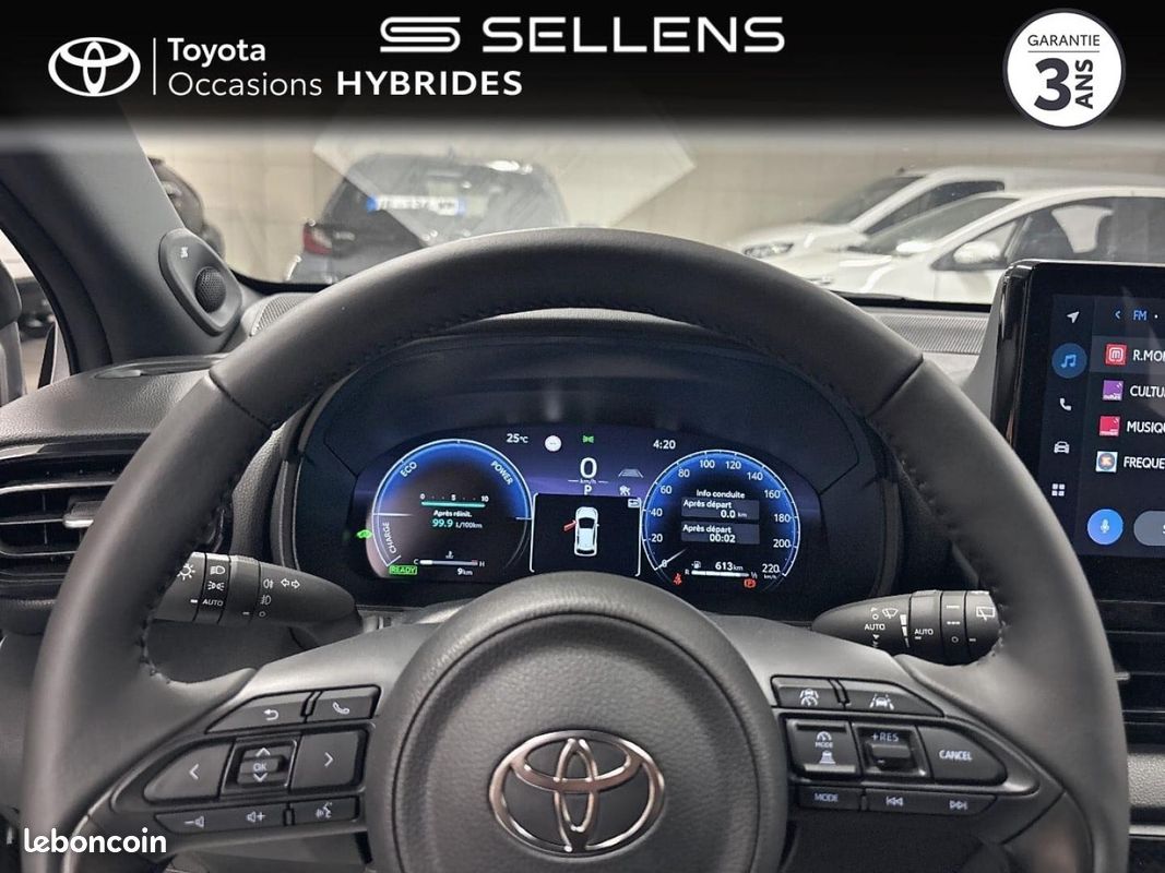 Toyota Yaris 130h Collection 5p MY25 (image 13)