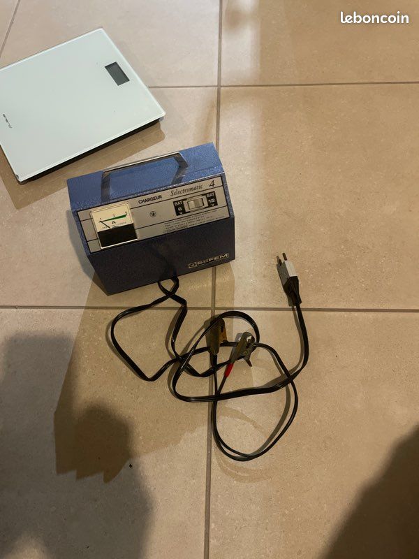 Chargeur 6 et 12 volts (image 1)