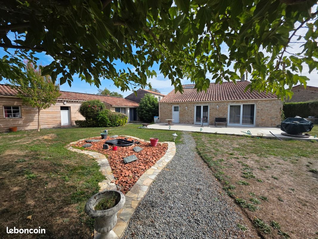 Maison 5 pièces 131 m² · à Antigny · 131 m² · 190 000 €