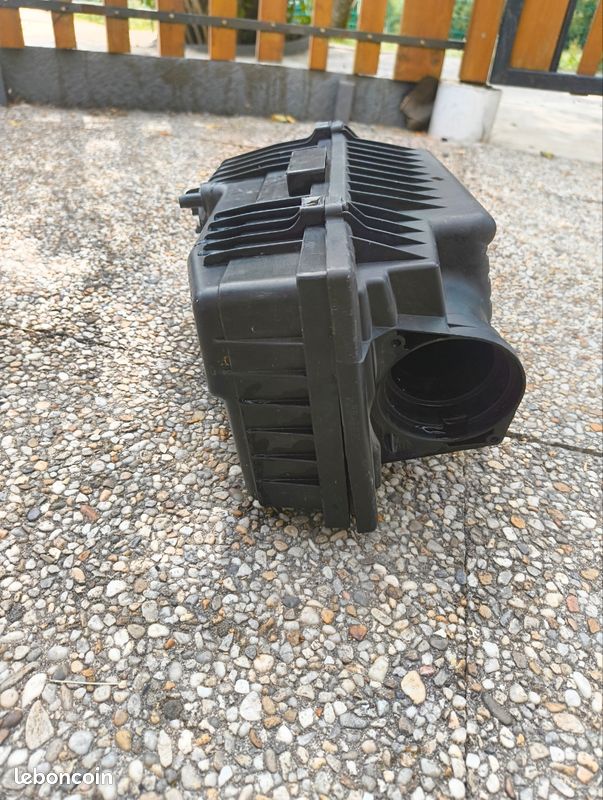 Boite a air Peugeot 406/806 2 l HDi 110 cv (image 2)