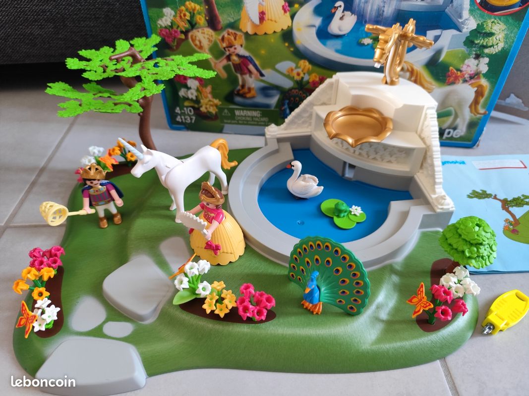 Playmobil Superset Fontaine Royale - Château Féerique Avec Roi, Reine, Licorne Et Fontaine Qui Fonctionne