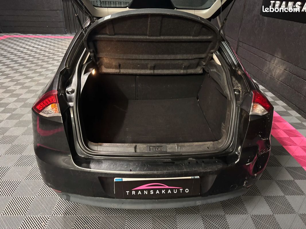 Renault LAGUNA III Black Edition Carminat (image 24)