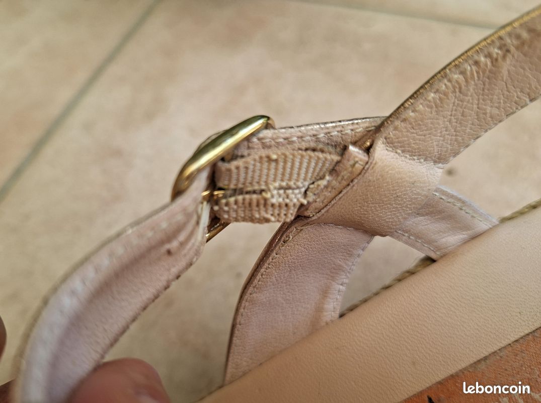 Sandales à talons compensés rose métallisé (image 9)