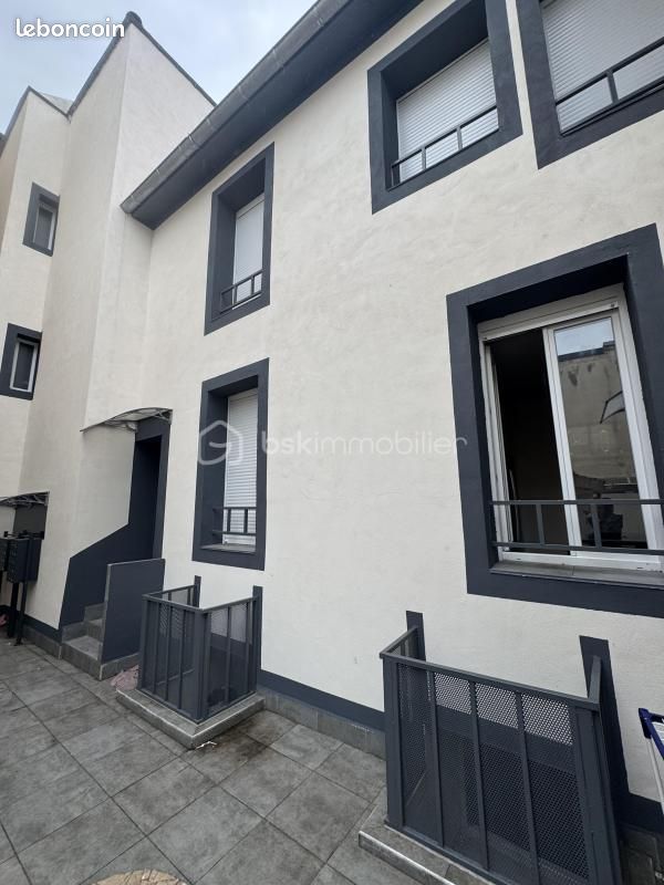 Local commercial 320 m² · à Saint-Denis · 320 m² · 1 660 000 €