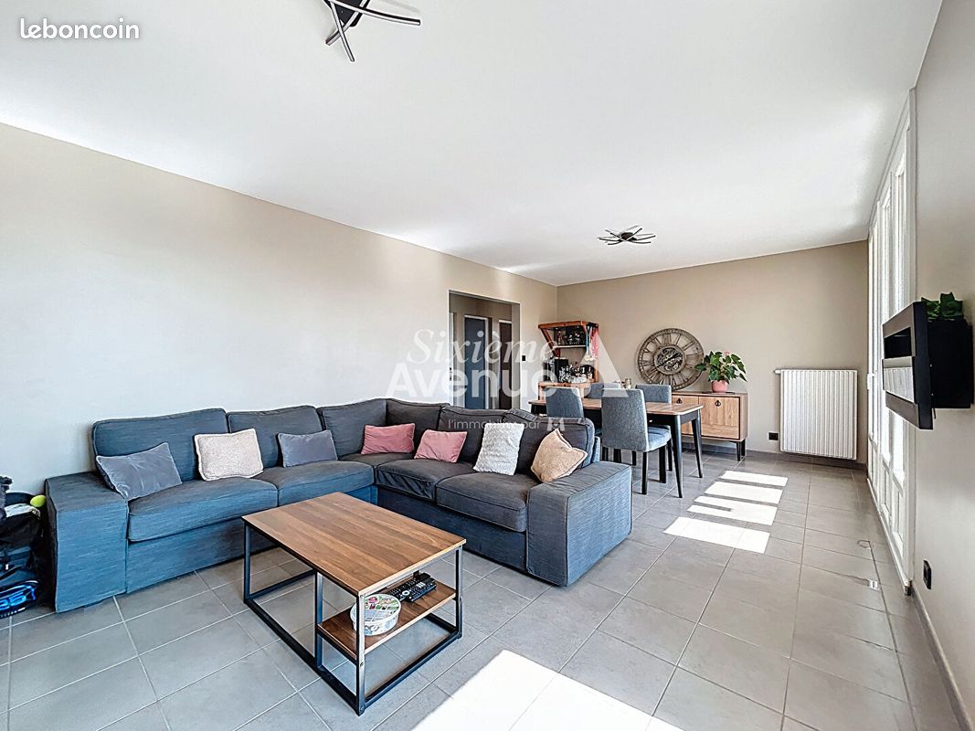 Appartement 3 pièces 72 m² · à Décines-Charpieu · 72 m² · 215 000 €