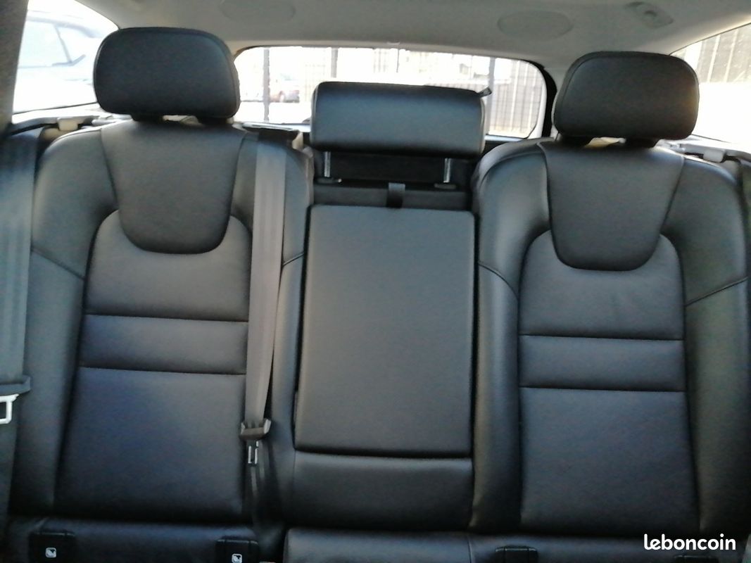 VOLVO V60 B4 197 ch DCT7 Ultra Style Dark (image 26)