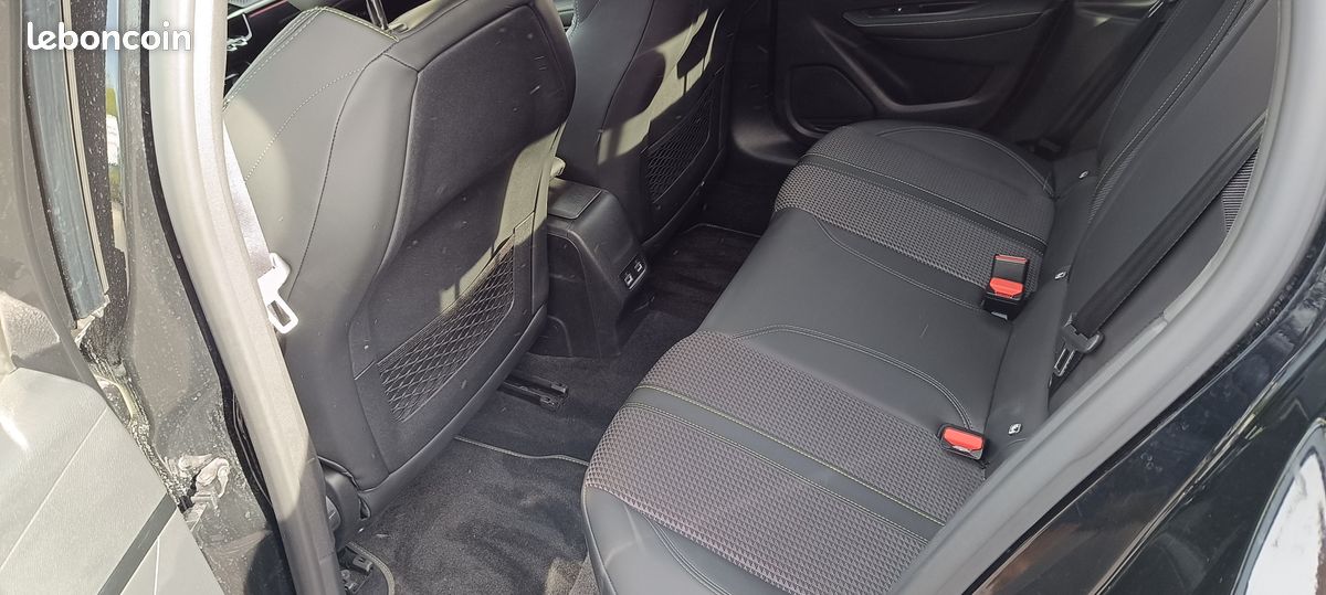 Peugeot 208 gt pack 1.2 puretech 100 s.s eat8 (image 4)