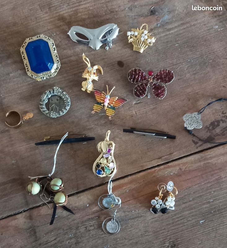 Lot De Bijoux Vintage Et Anciens - Bagues, Broche, Collier, Médaillon, Occasion Cocktail