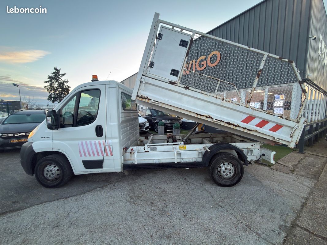 Fiat ducato vu 2.3 mjt - 130ch - caméra de recul - benne articulee - faible kilometrage - attelage (image 30)