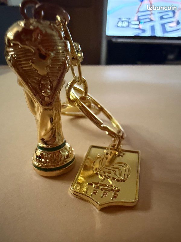 DFB Coupe De Football Pour Femme Porte-clés En Métal