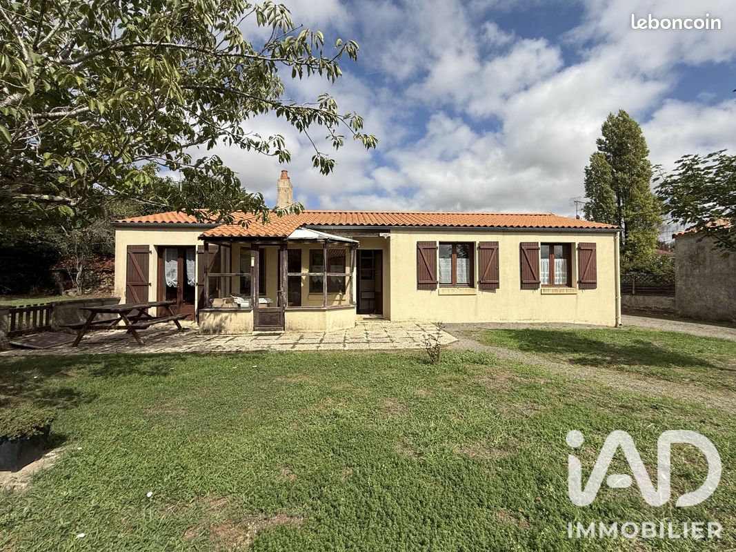 Maison 4 pièces 87 m² · à Saint-Maixent-de-Beugné · 87 m² · 130 000 €