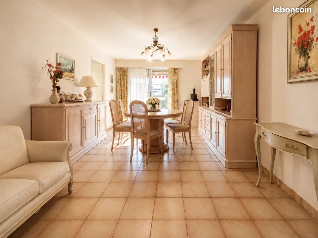Appartement 3 pièces 70 m² · à Nice · 70 m² · 240 000 €