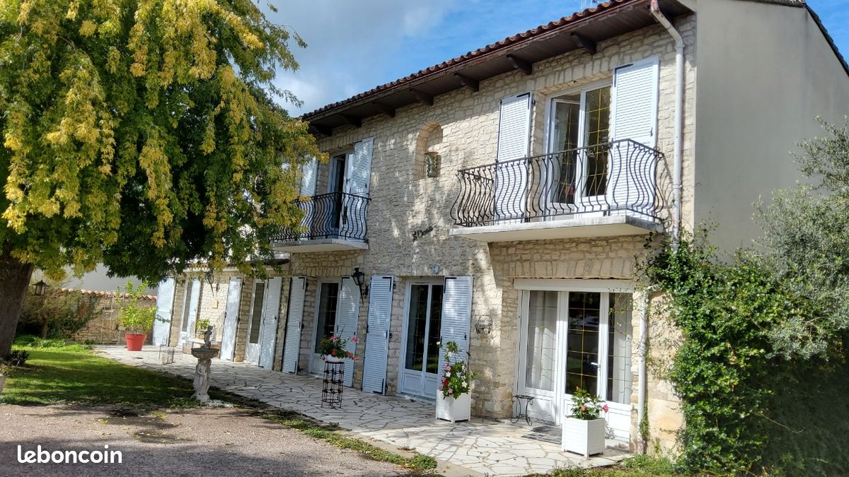 Maison 6 pièces 247 m² · à Jarnac · 247 m² · 380 000 €