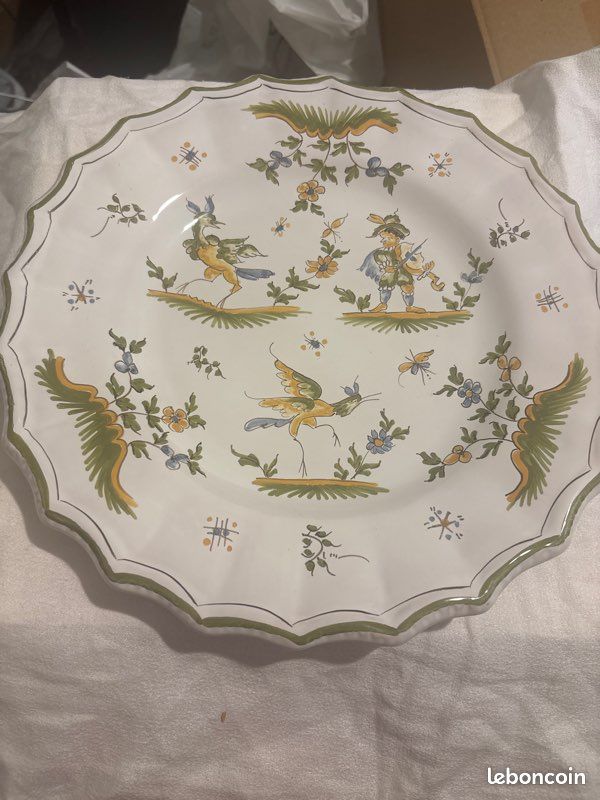 Petit plat Moustiers signé DV X (image 1)