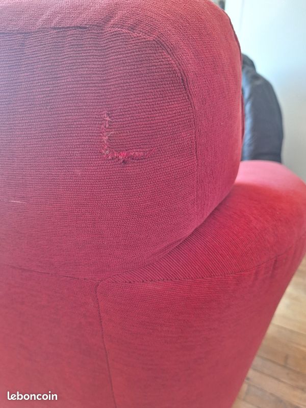 Fauteuil rouge en tissu (image 3)