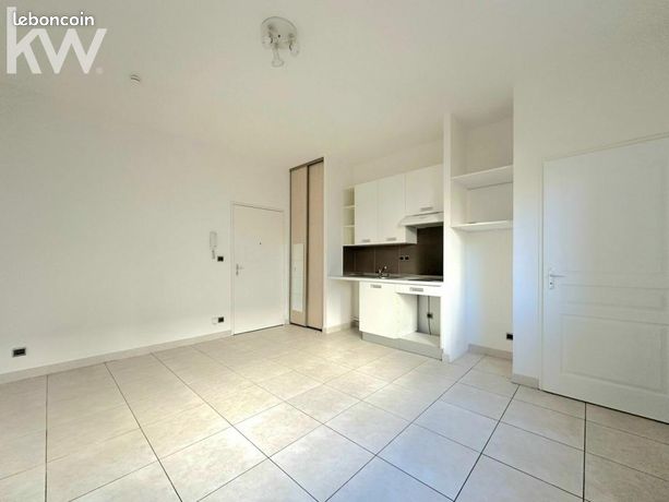 Studio 1 pièce 21 m²