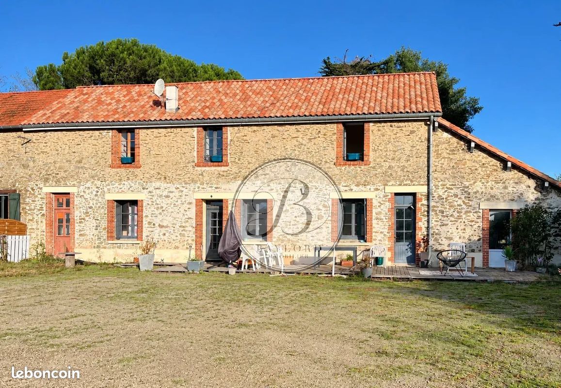 Maison 9 pièces 162 m² · à Givrand · 162 m² · 363 800 €