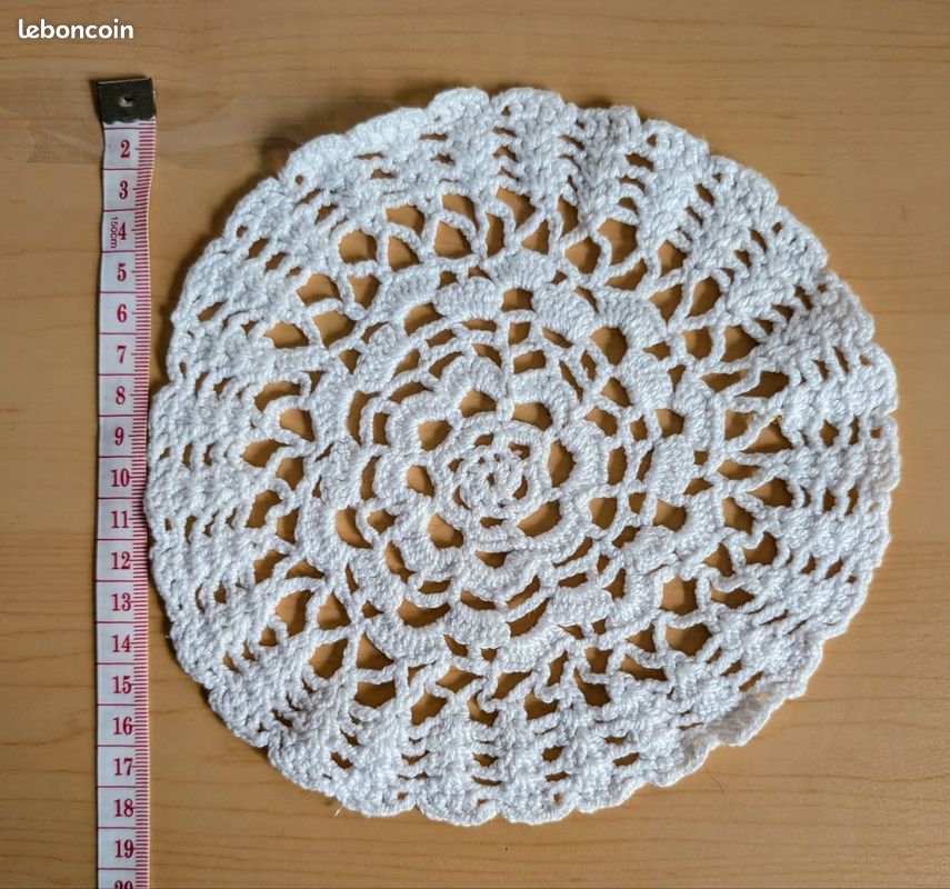 Lot napperons au crochet+ 1 bonnet bébé (image 4)