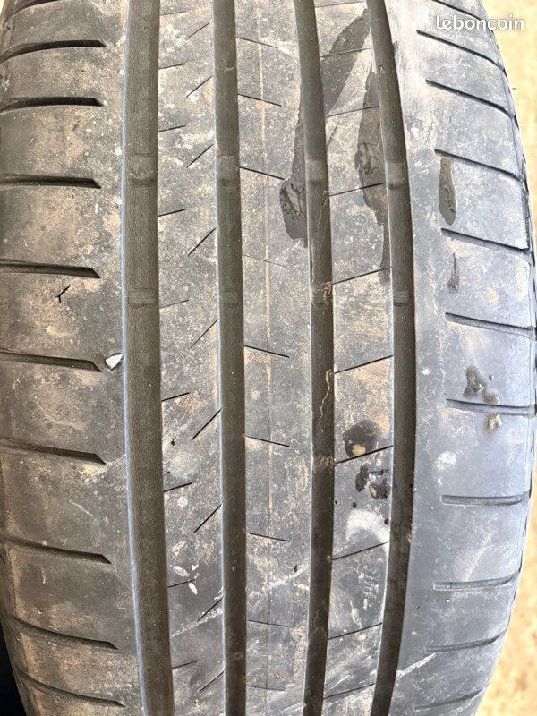 4 pneu Bridgeston 235/45 R20 (image 2)