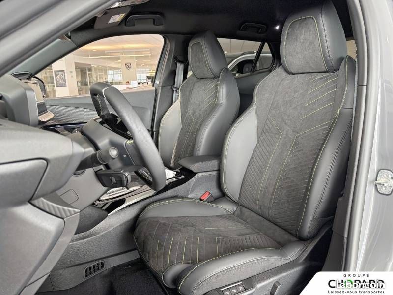 Peugeot 2008 Hybrid 145 e-DCS6 GT Exclusive (image 11)