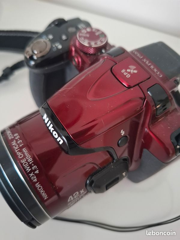 Nikon Coolpix P520 Red Фотокамера (фотоаппарат) Nikon CoolPix P520