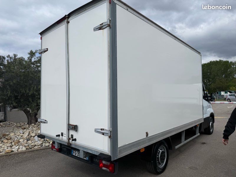 17490ht Iveco Daily 35s16 caisse meuble 20m3 (image 3)