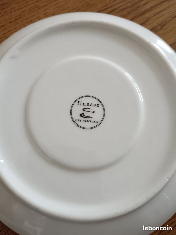 Lot de 2 tasses et soucoupes porcelaine (image 6)