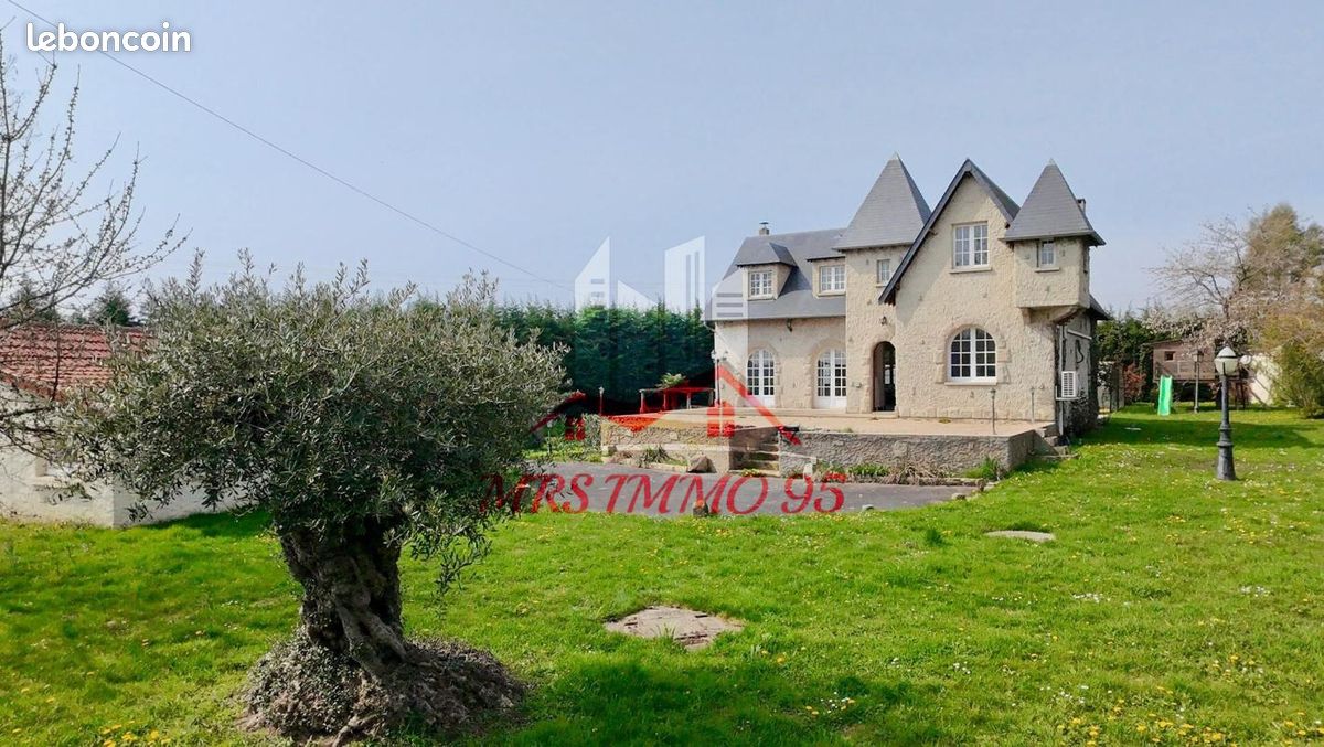 Maison 9 pièces 216 m² · à Chantilly · 216 m² · 599 900 €