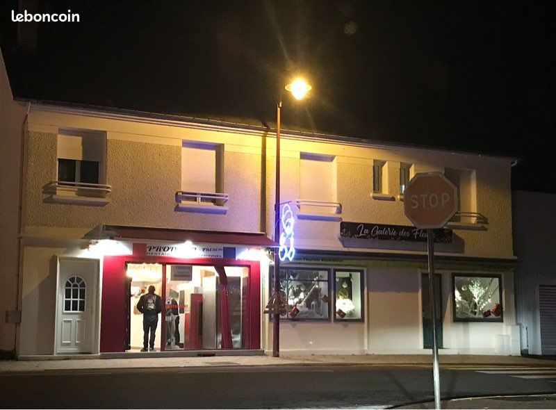 Local commercial 5 pièces 280 m² · à Avord · 280 m² · 210 000 €