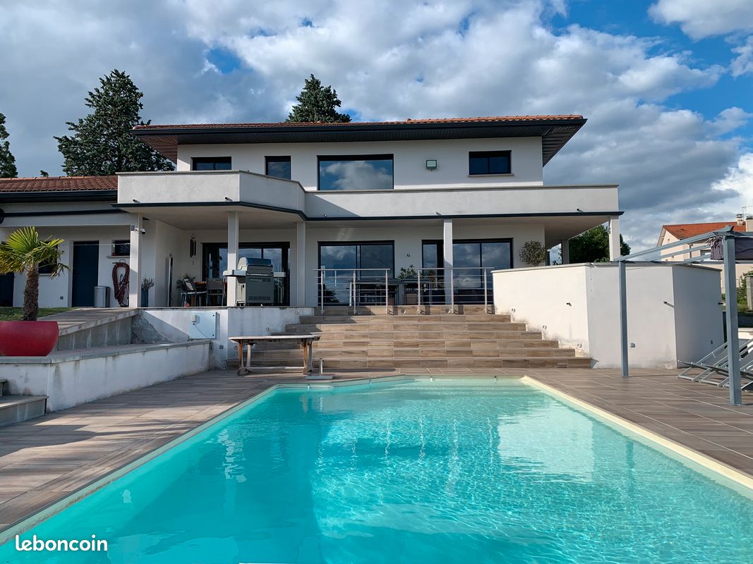 Maison 10 pièces 196 m² · à Saint-Galmier · 196 m² · 819 000 €