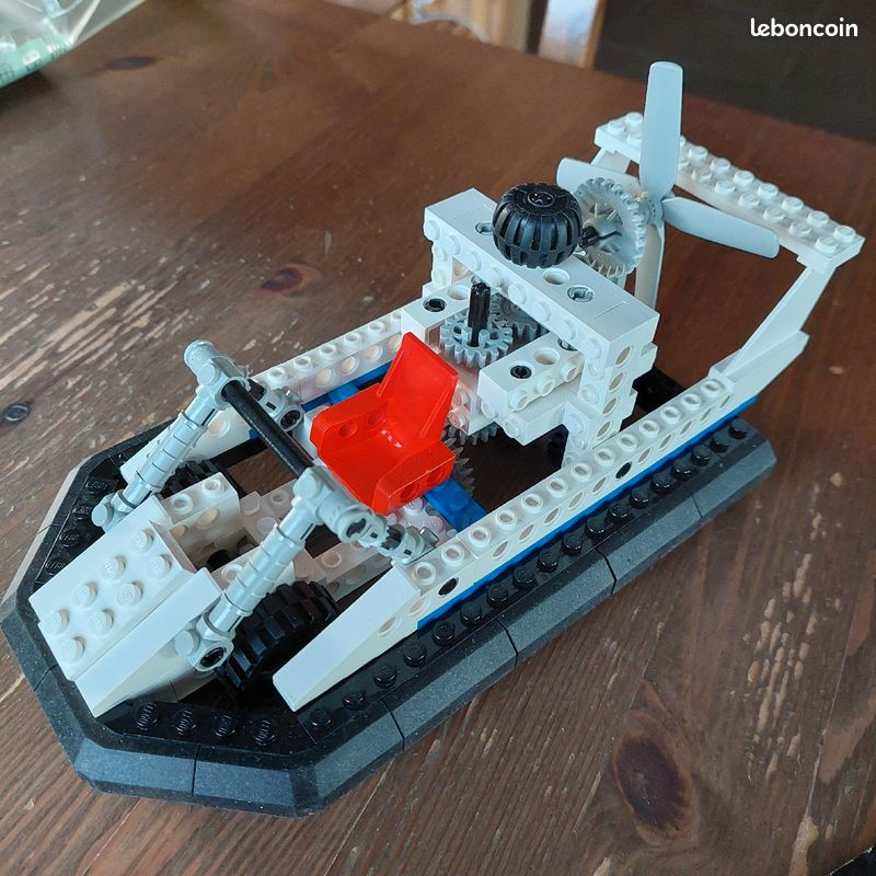 8824 Technic Hovercraft Lego Technic Hovercraft 8824, € 10,- (3040