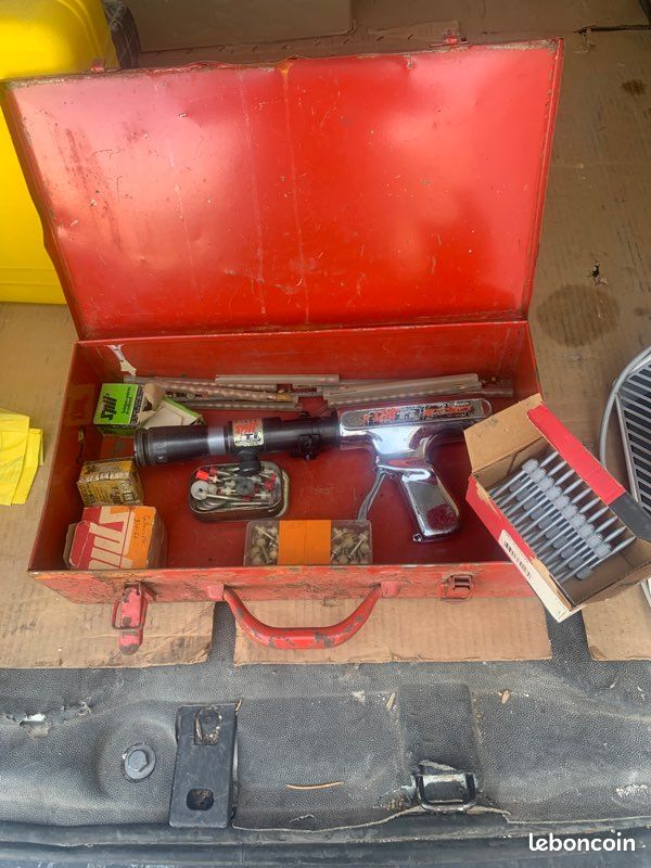 Cloueuse, pistolet, Spit TI (image 1)