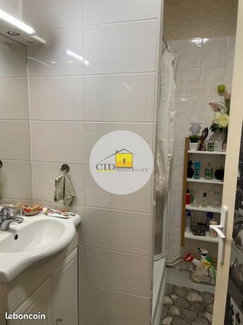 https://img.leboncoin.fr/api/v1/lbcpb1/images/a1/82/90/a182908110ed6a308f89fe494abcdf22a5c4019f.jpg?rule=ad-image